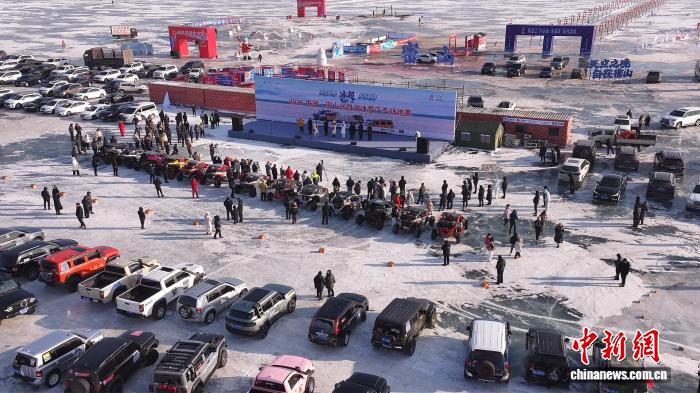 全国约180辆赛车齐聚兴凯湖冰雪场地赛上演极速