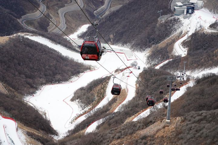 三亿人参与冰雪运动 冬奥遗产惠及千家万户