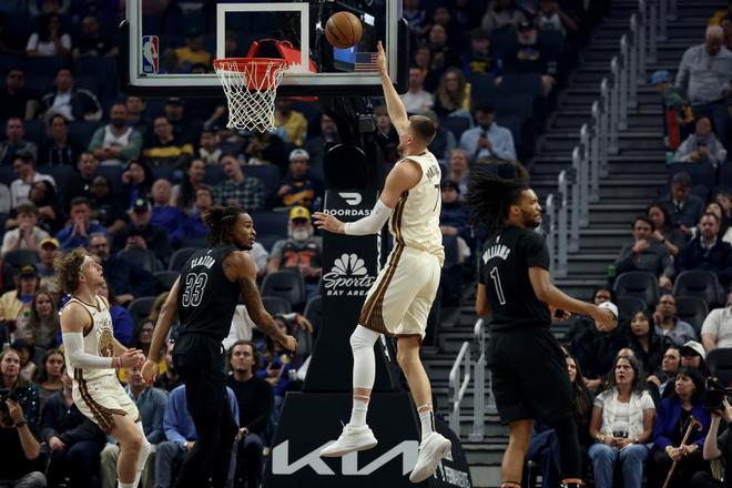 勇士逆转篮网！桑托斯31分率队险胜