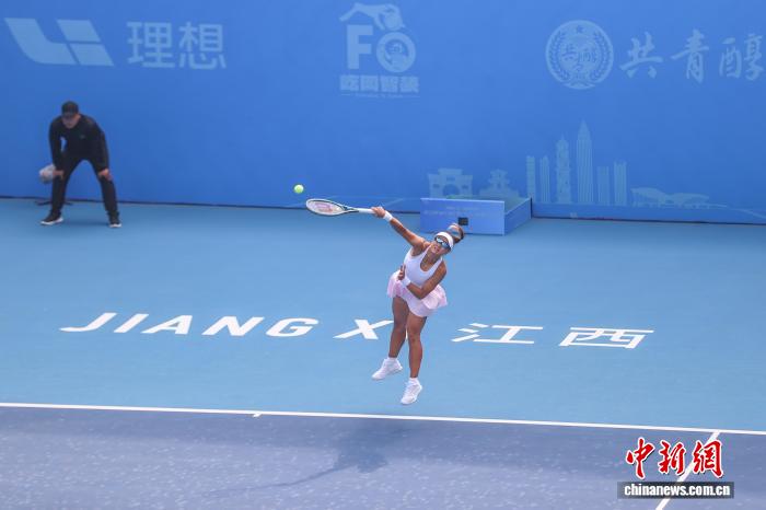 郑妩双主场首胜！江网正赛首日中国金花双线告