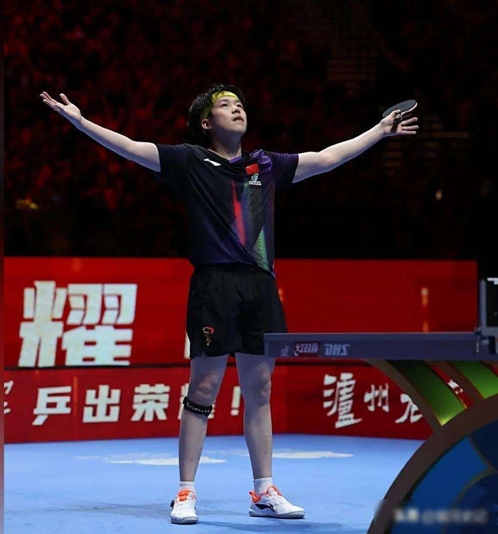 王楚钦澳门逆转夺冠 舆论风波引争议