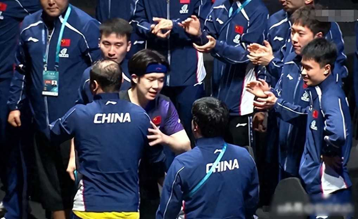 王楚钦澳门逆转夺冠 舆论风波引争议