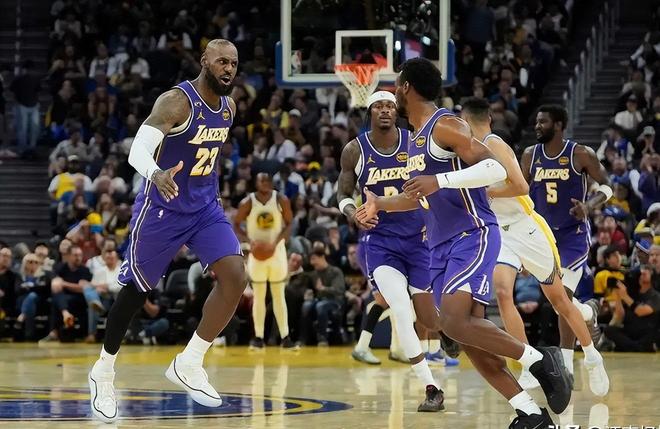 詹姆斯26+11+8率湖人逆转勇士 终结三连败登顶西部